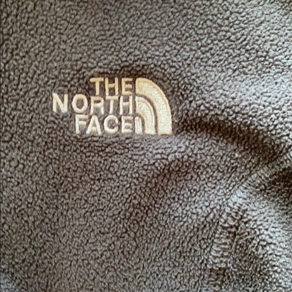 ✨North face crew neck🥰 - Picture 2 of 3